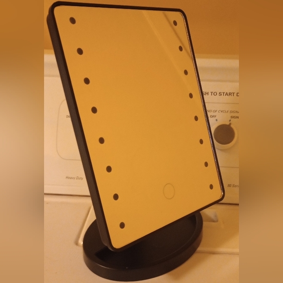 LED Lighted Tablet Mirror - Picture 4 of 5